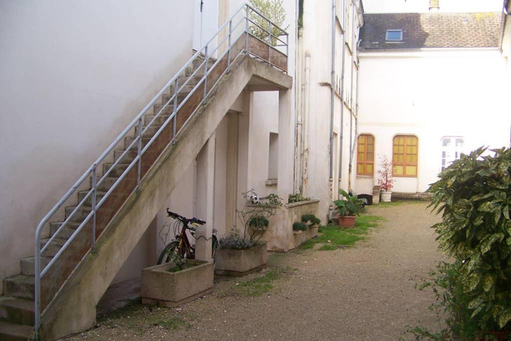 Charmant Studio Au Calme Tout Confort Dans Chateau Neo Gothique Proche Zenith Comet Orleans Parking Voiture Gratuit Wifi Haut Debit Rue Des Montees Exterior foto